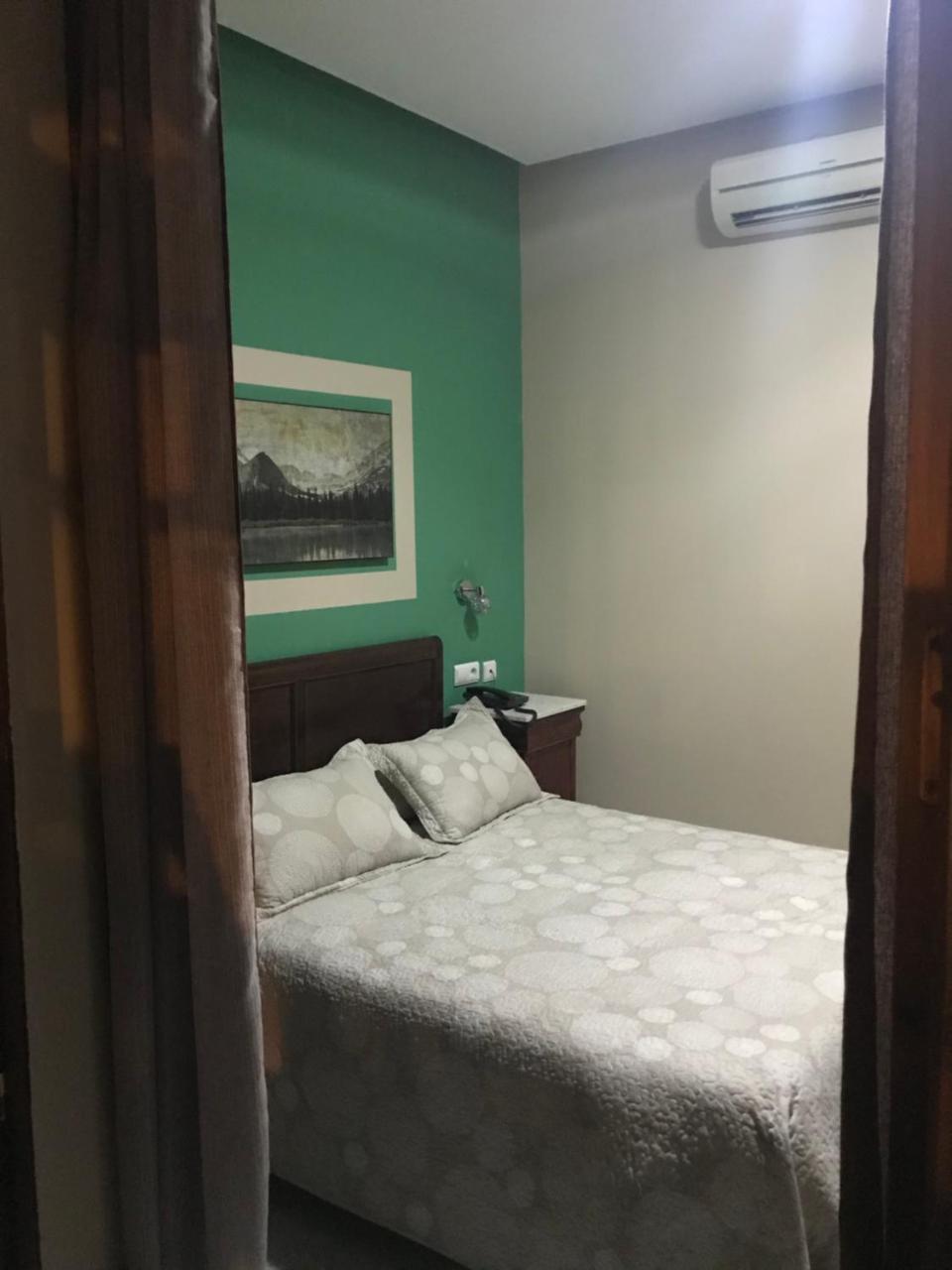 Hostal Puerta Carmona Seville Ngoại thất bức ảnh