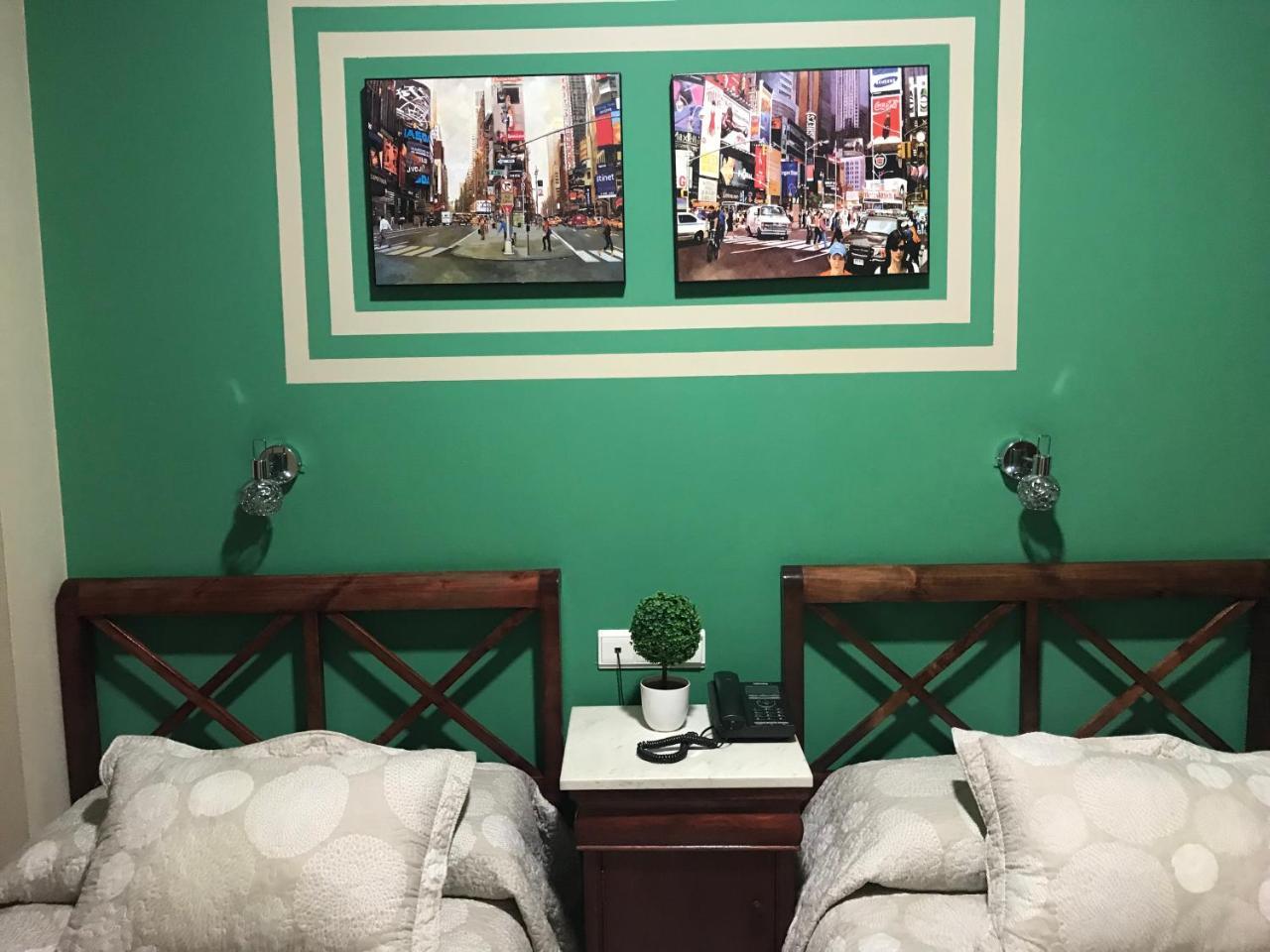 Hostal Puerta Carmona Seville Ngoại thất bức ảnh