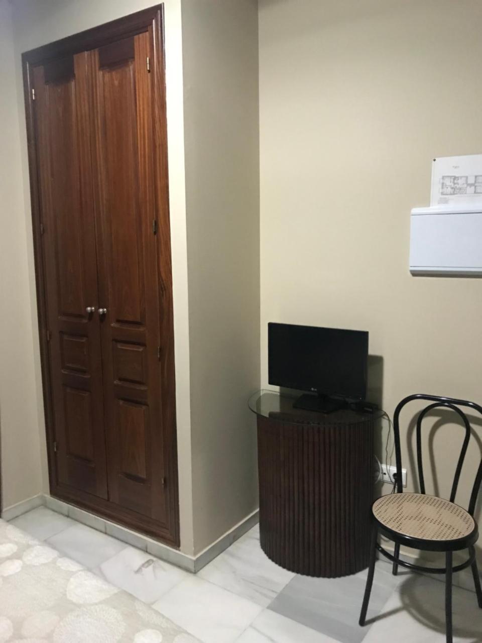 Hostal Puerta Carmona Seville Ngoại thất bức ảnh