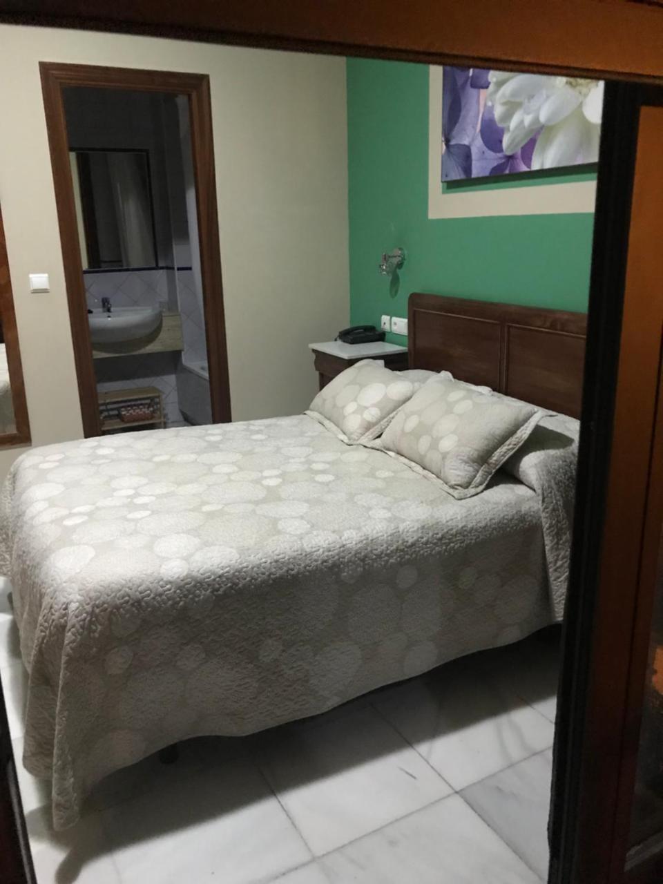 Hostal Puerta Carmona Seville Ngoại thất bức ảnh