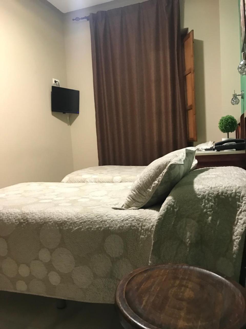 Hostal Puerta Carmona Seville Ngoại thất bức ảnh