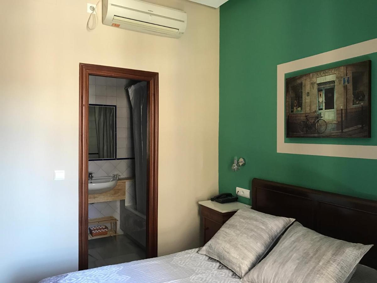Hostal Puerta Carmona Seville Ngoại thất bức ảnh