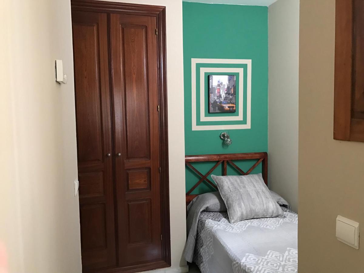 Hostal Puerta Carmona Seville Ngoại thất bức ảnh