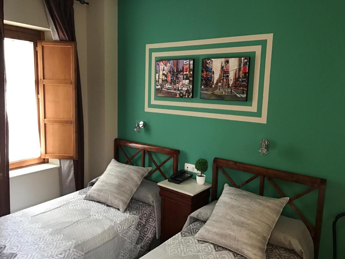 Hostal Puerta Carmona Seville Ngoại thất bức ảnh