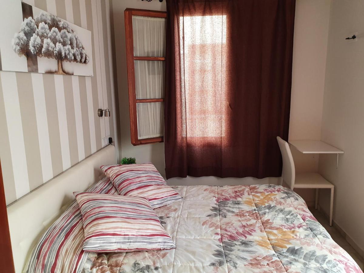 Hostal Puerta Carmona Seville Ngoại thất bức ảnh